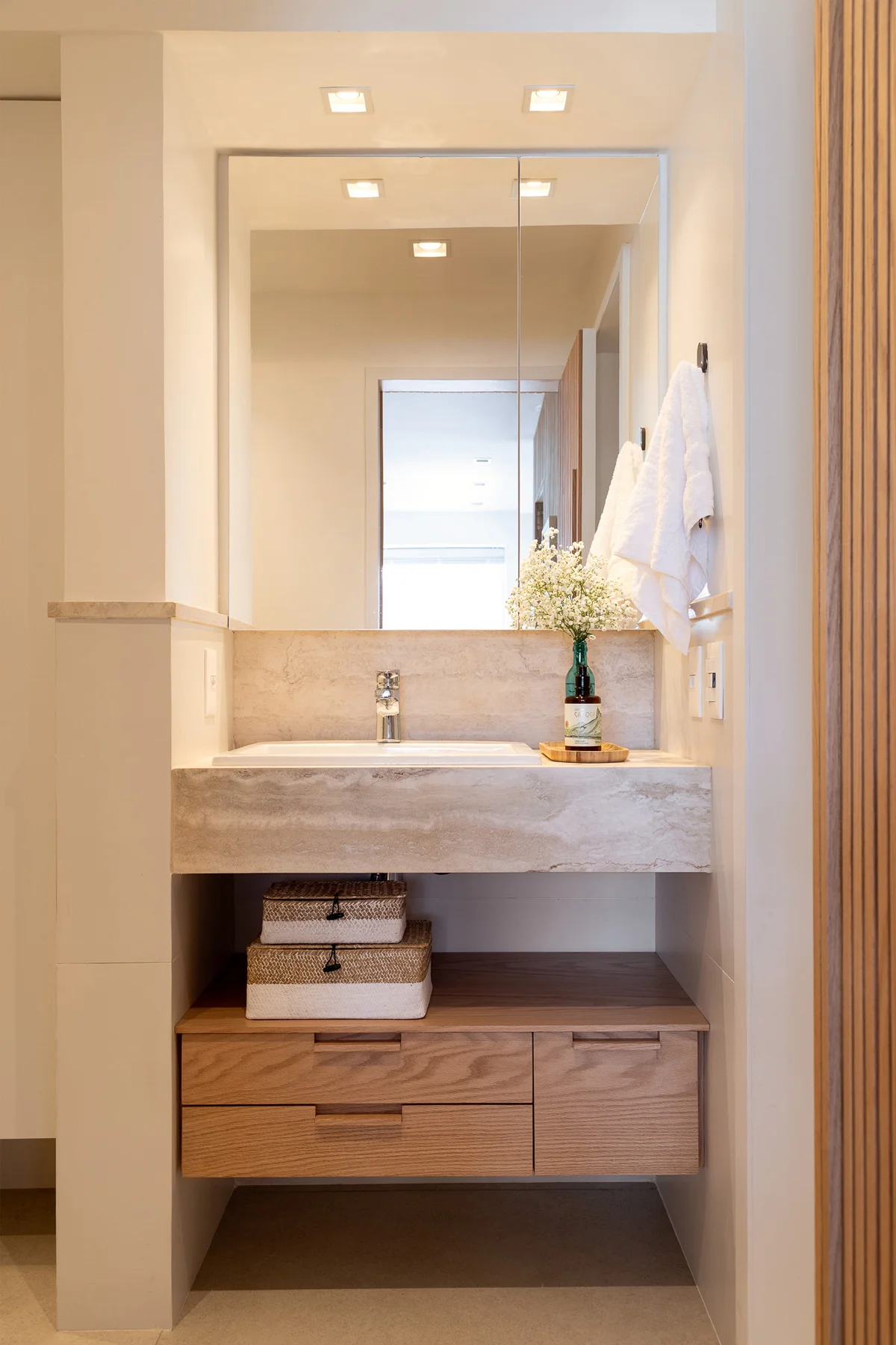 Apartment's bathroom showing the sink with a mirror on top of it.